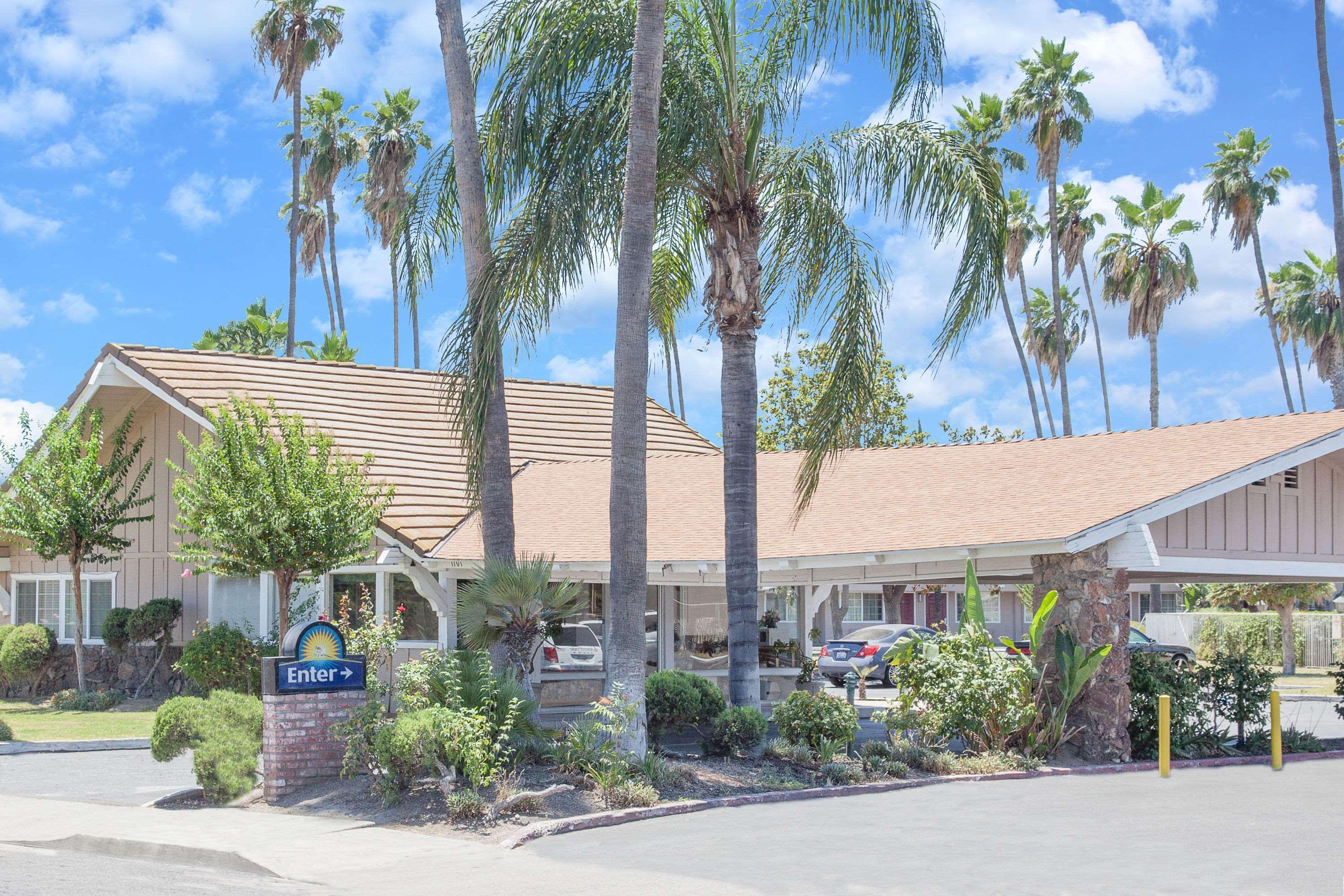 Days Inn By Wyndham Fresno Central Exterior foto